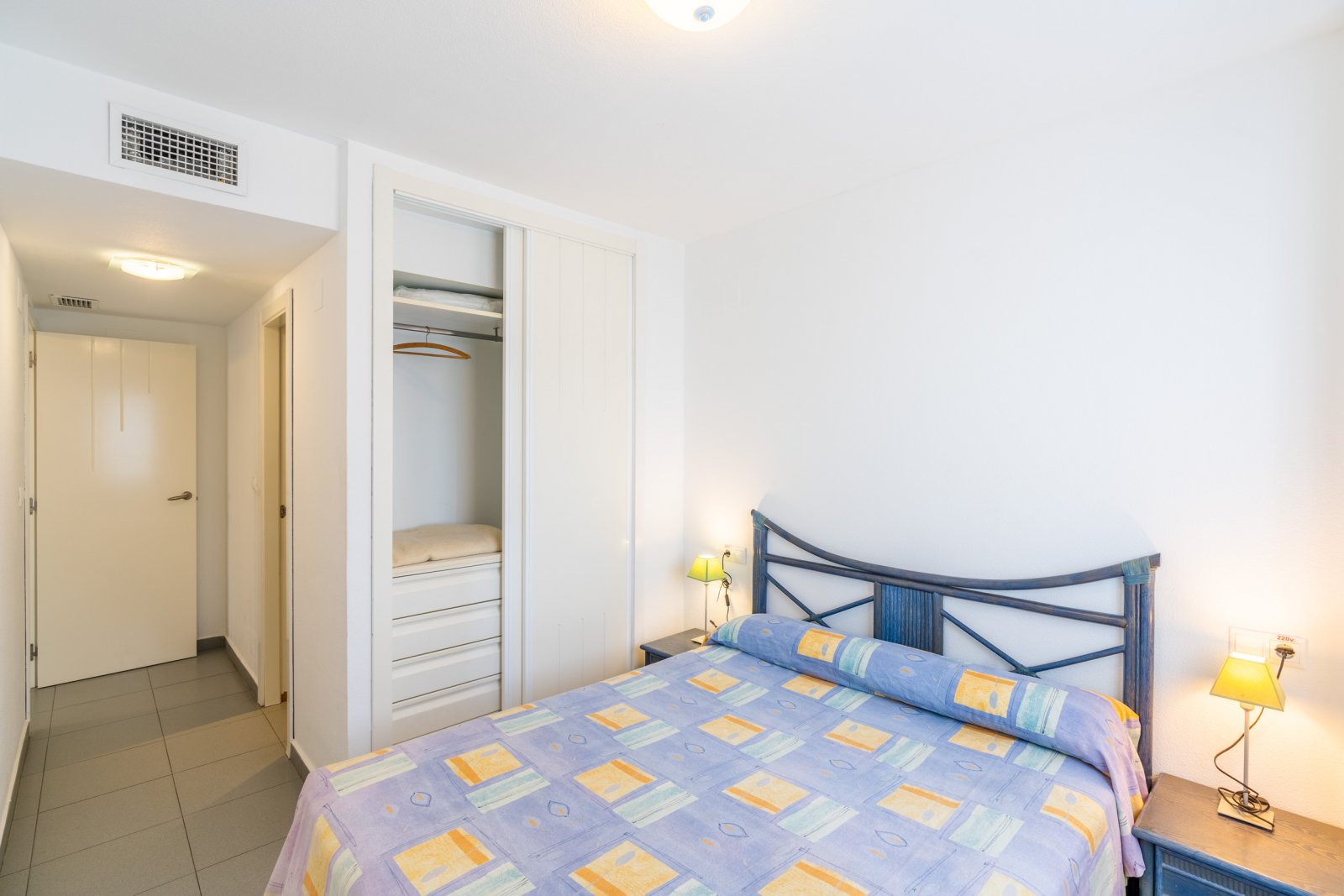 In der charmanten Stadt Calpe gelegen, bietet diese Wohnanlage eine exklusive Auswahl von 20 Immobilien, darunter Wohnungen und Penthäuser. Für dieje