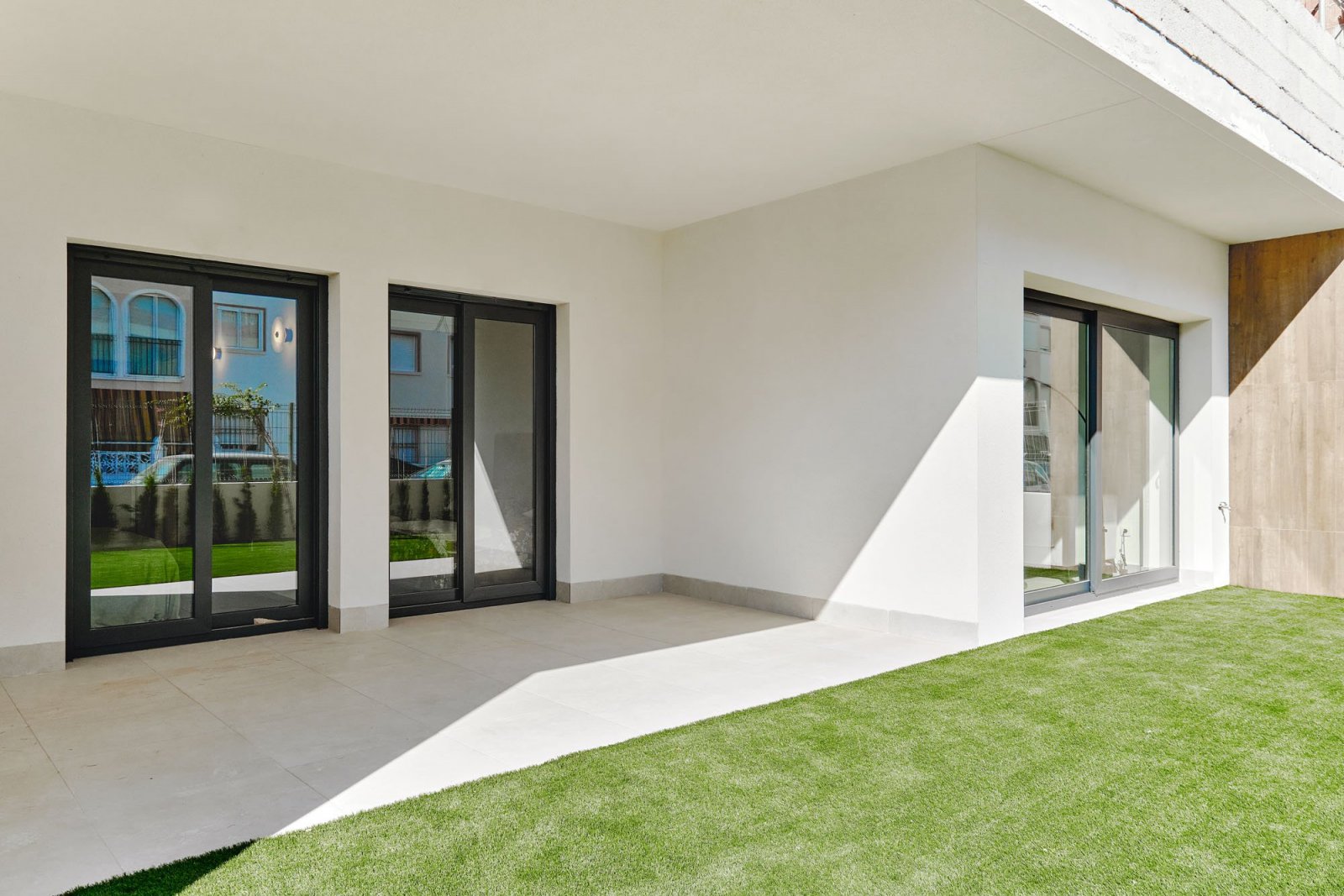 In der charmanten Stadt Torrevieja gelegen, bietet diese Wohnanlage eine Auswahl von 55 Bungalows, die darauf ausgelegt sind, die Bedürfnisse derjeni