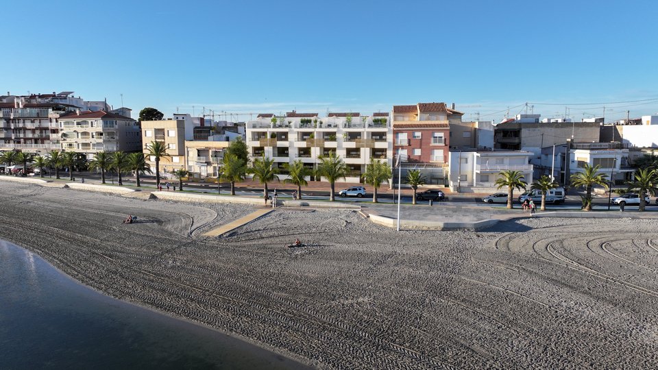 Im charmanten Ort San Pedro del Pinatar gelegen, bietet diese Wohnanlage eine Auswahl von 21 Immobilien, darunter Apartments, Erdgeschosse und Penthä