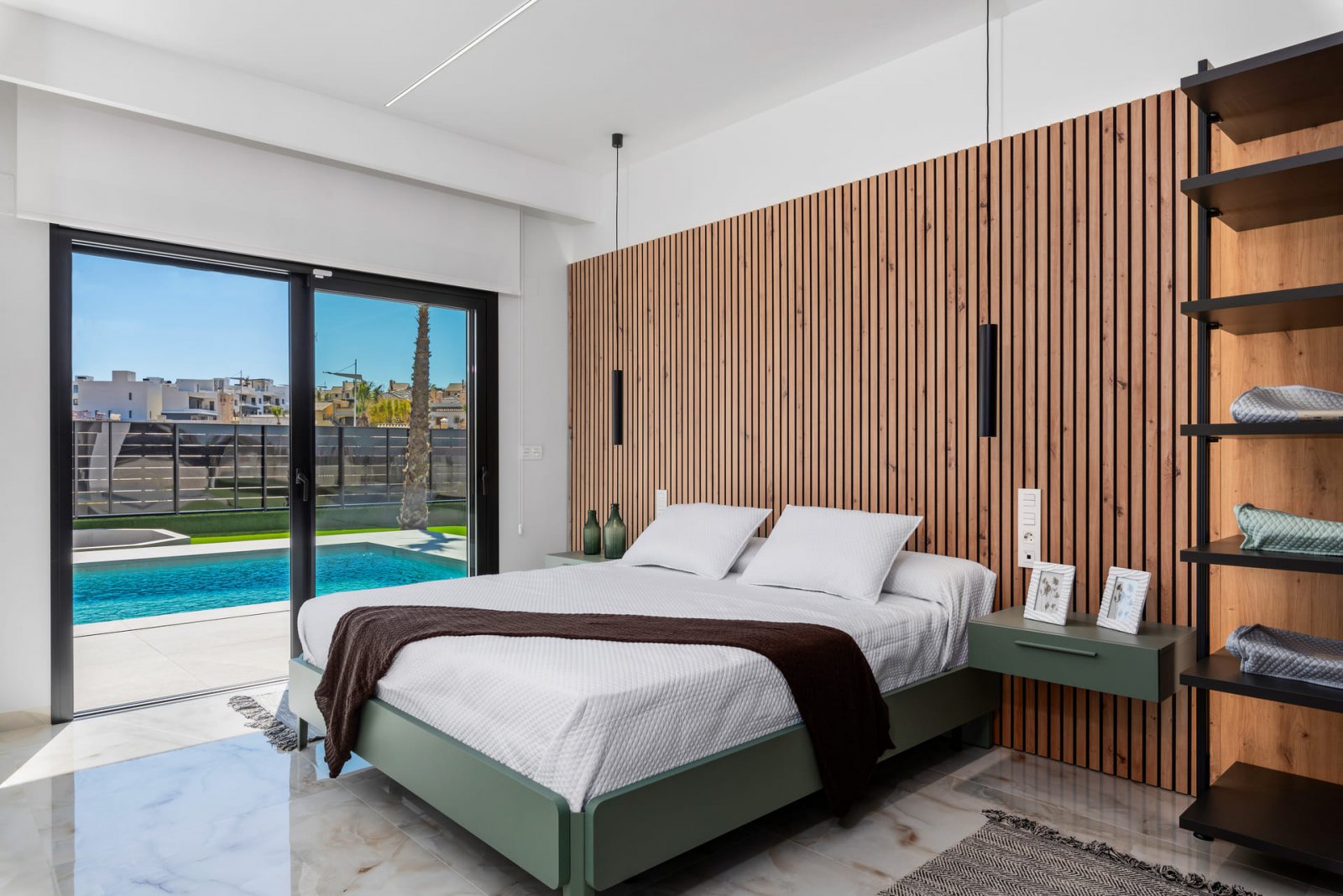 In der prestigeträchtigen Umgebung von La Finca Golf gelegen, bietet dieses exklusive Ensemble von 11 unabhängigen Häusern einen einzigartigen Lebens