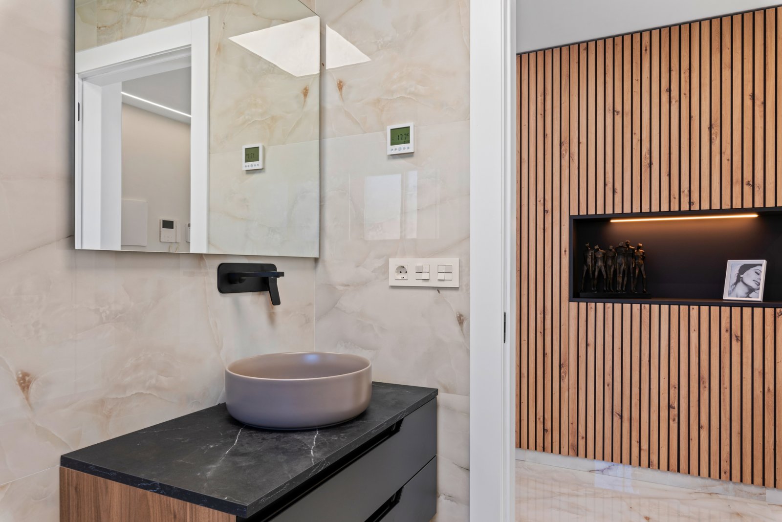 In der prestigeträchtigen Umgebung von La Finca Golf gelegen, bietet dieses exklusive Ensemble von 11 unabhängigen Häusern einen einzigartigen Lebens