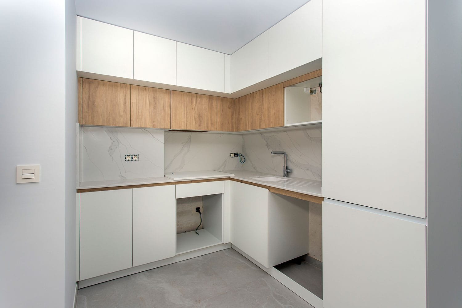 Neubauwohnung in Torrevieja zu verkaufen. Die Wohnung im dritten Stock bietet 2 geräumige Schlafzimmer, 2 Badezimmer (eins davon Ensuite), einen offe