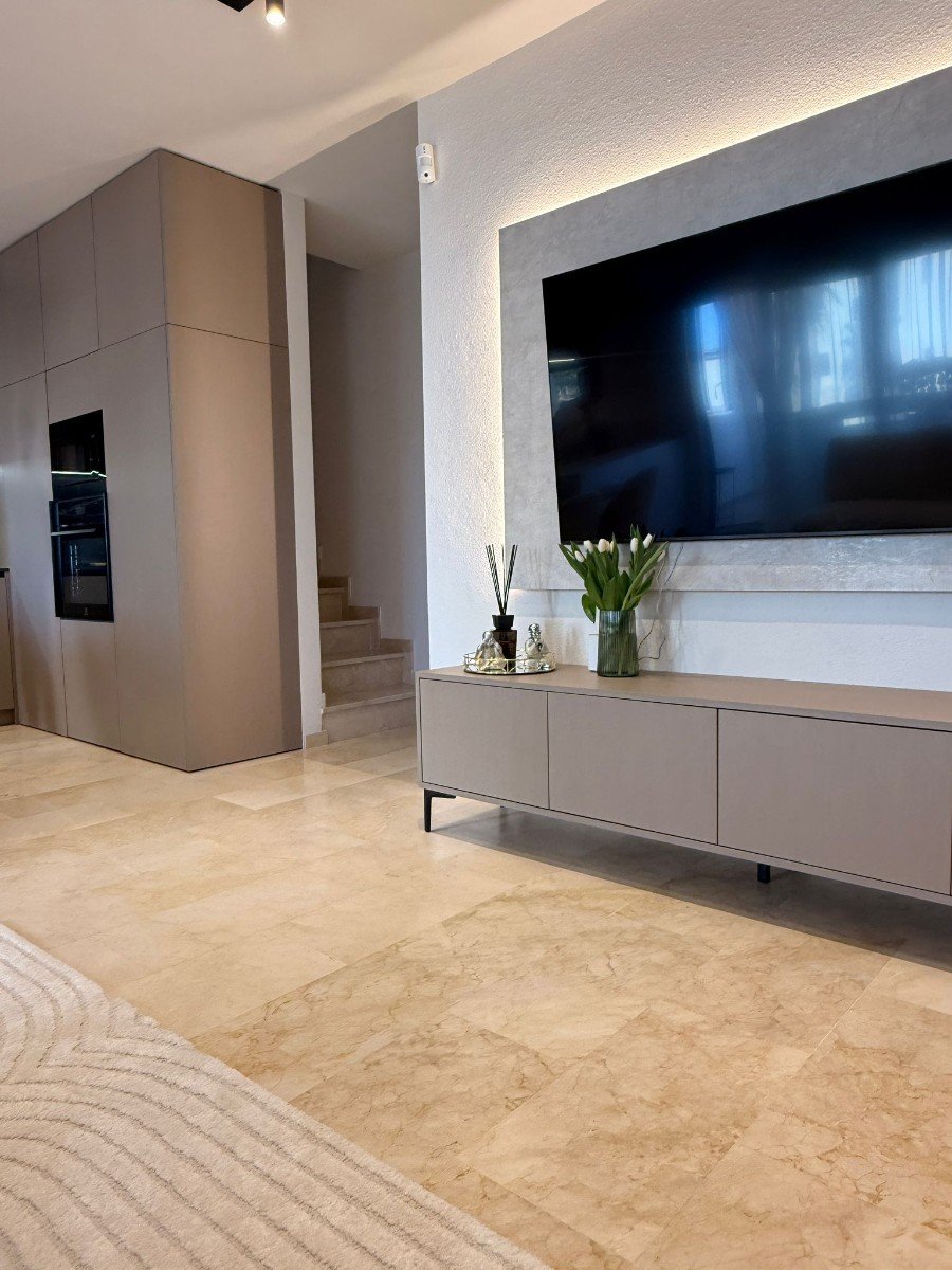   This beautifully renovated and fully furnished 138m² apartment offers spacious, modern living with high-quality finishes throughout. Designed for co