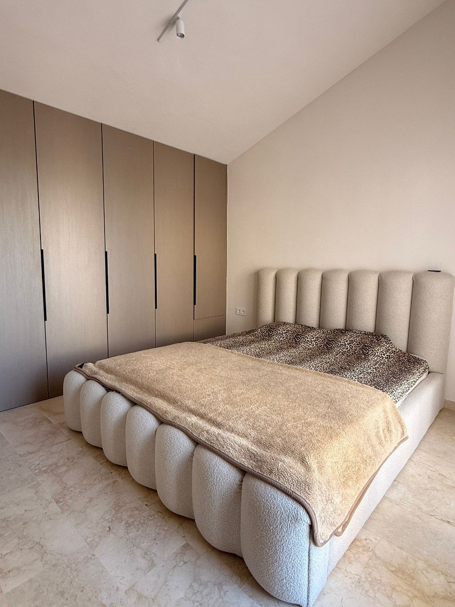   This beautifully renovated and fully furnished 138m² apartment offers spacious, modern living with high-quality finishes throughout. Designed for co