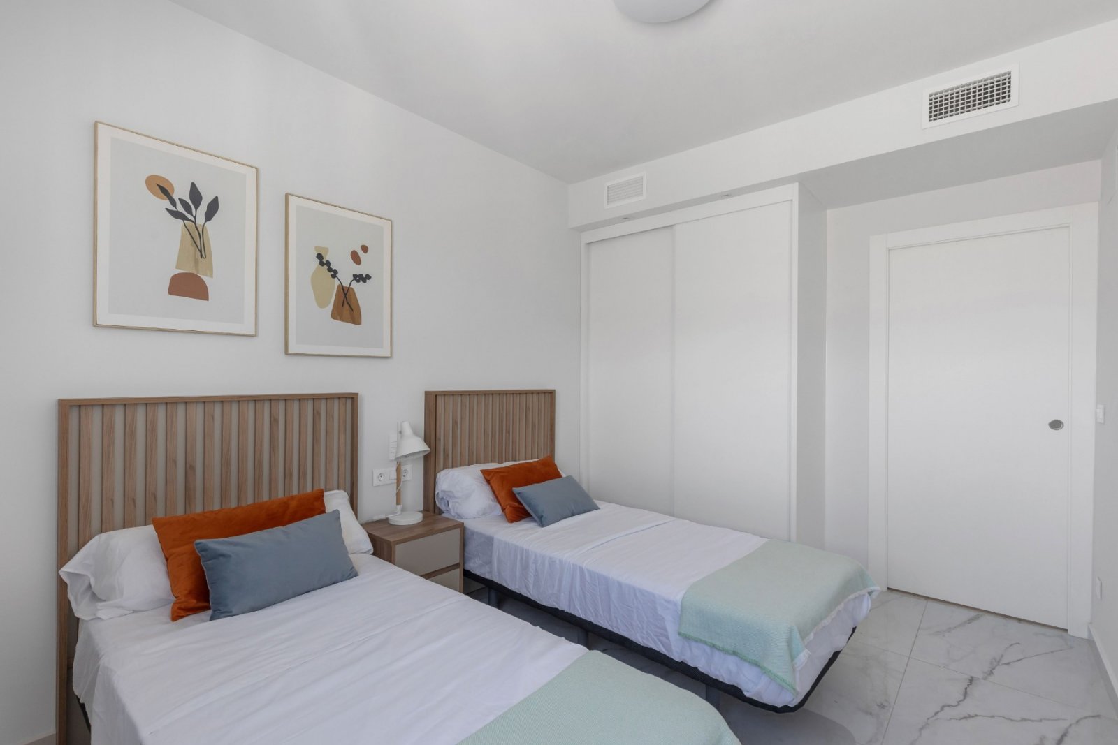 Penthouse apartment located in the prestigious and modern Amanecer Deluxe residential complex, in a quiet area known for its contemporary architectu