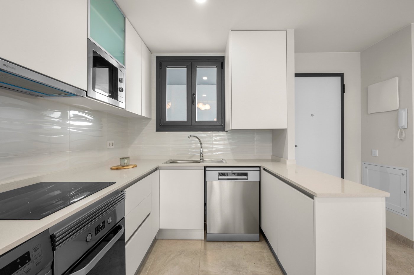 Exklusive, 2023 erbaute Wohnung im zweiten Stock der renommierten Wohnanlage Aire de TM – die perfekte Wahl für alle, die Komfort, Design und hohe Le