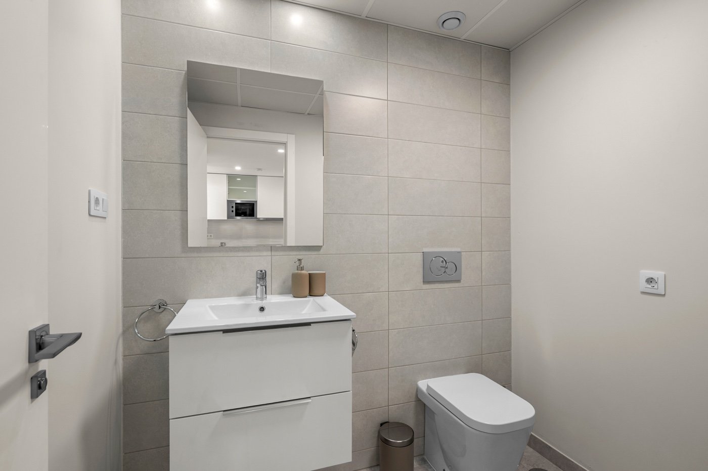 Exklusive, 2023 erbaute Wohnung im zweiten Stock der renommierten Wohnanlage Aire de TM – die perfekte Wahl für alle, die Komfort, Design und hohe Le