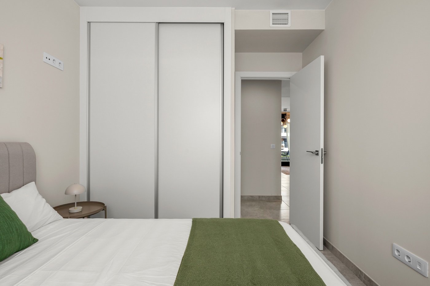 Exklusive, 2023 erbaute Wohnung im zweiten Stock der renommierten Wohnanlage Aire de TM – die perfekte Wahl für alle, die Komfort, Design und hohe Le