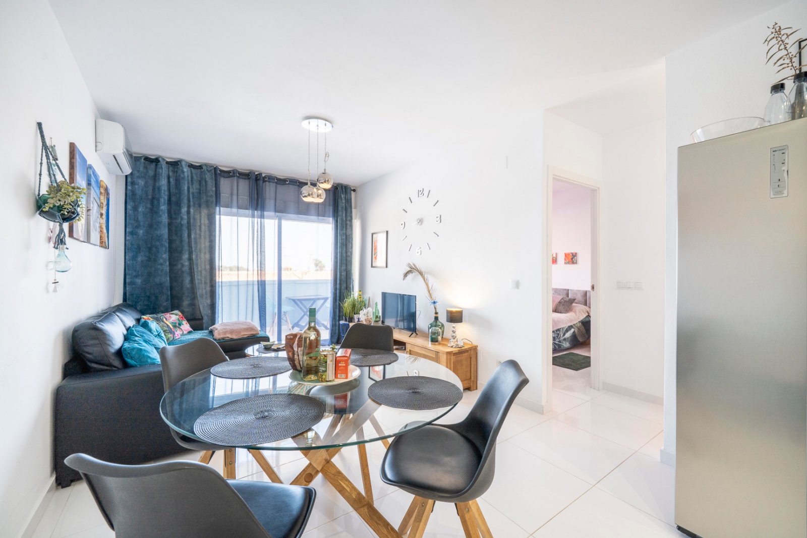 9 m² große Wohnung im zweiten Stock mit Nordost-Ausrichtung, bestehend aus einem Wohn-Esszimmer mit offener, voll ausgestatteter Küche, einem Schlafz