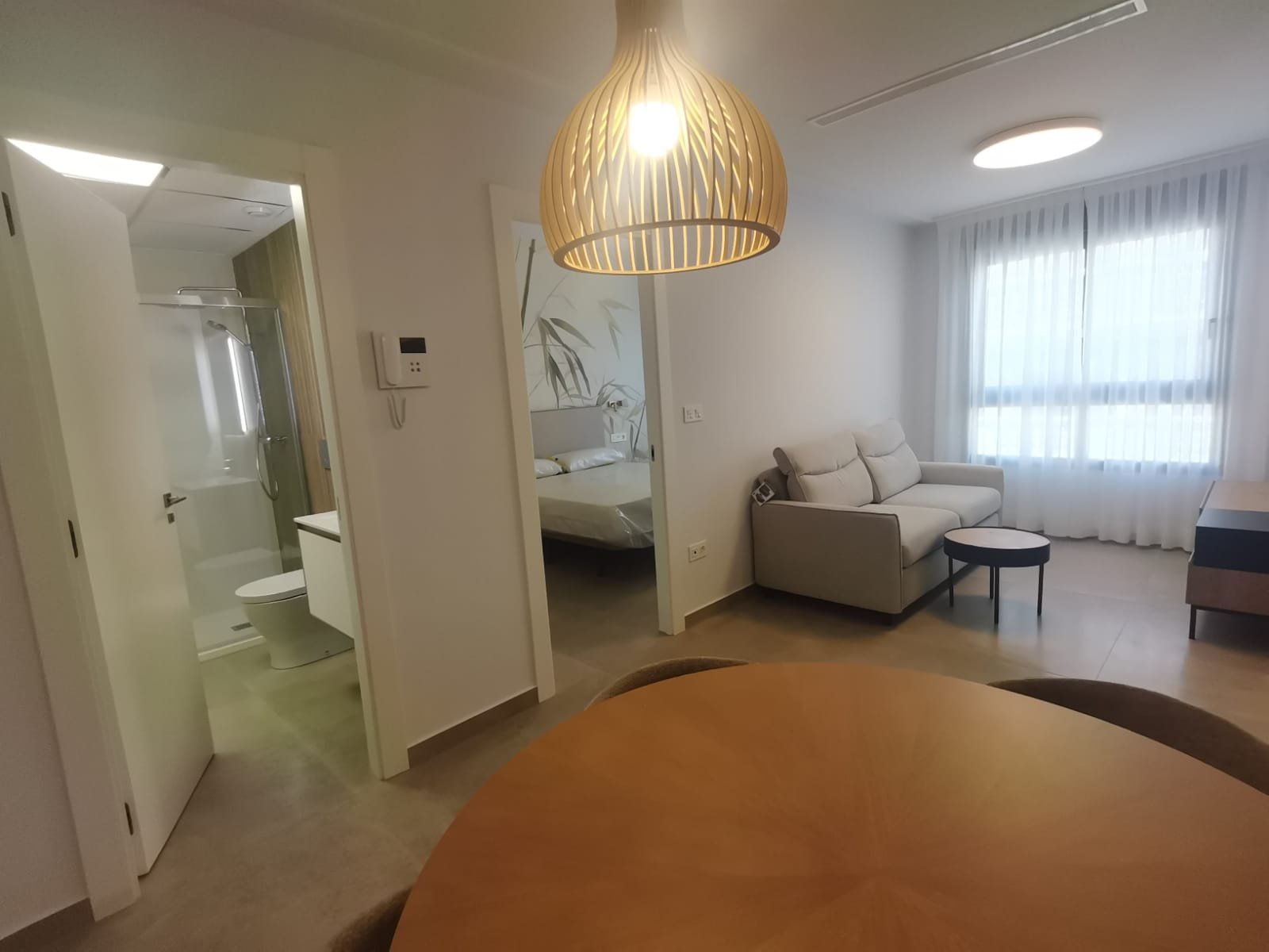 In der charmanten Stadt Torrevieja gelegen, bietet dieses exklusive Immobilienangebot eine Auswahl an Apartments und Erdgeschossen, ideal für diejeni
