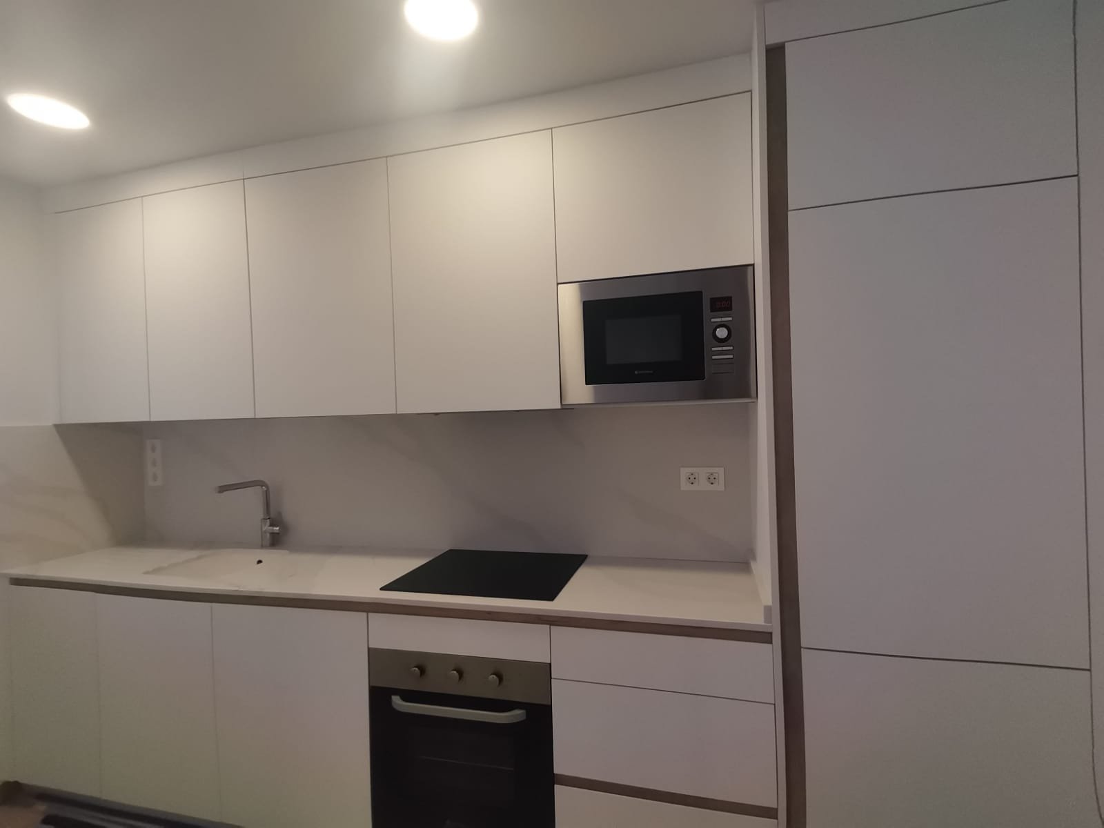In der charmanten Stadt Torrevieja gelegen, bietet dieses exklusive Immobilienangebot eine Auswahl an Apartments und Erdgeschossen, ideal für diejeni
