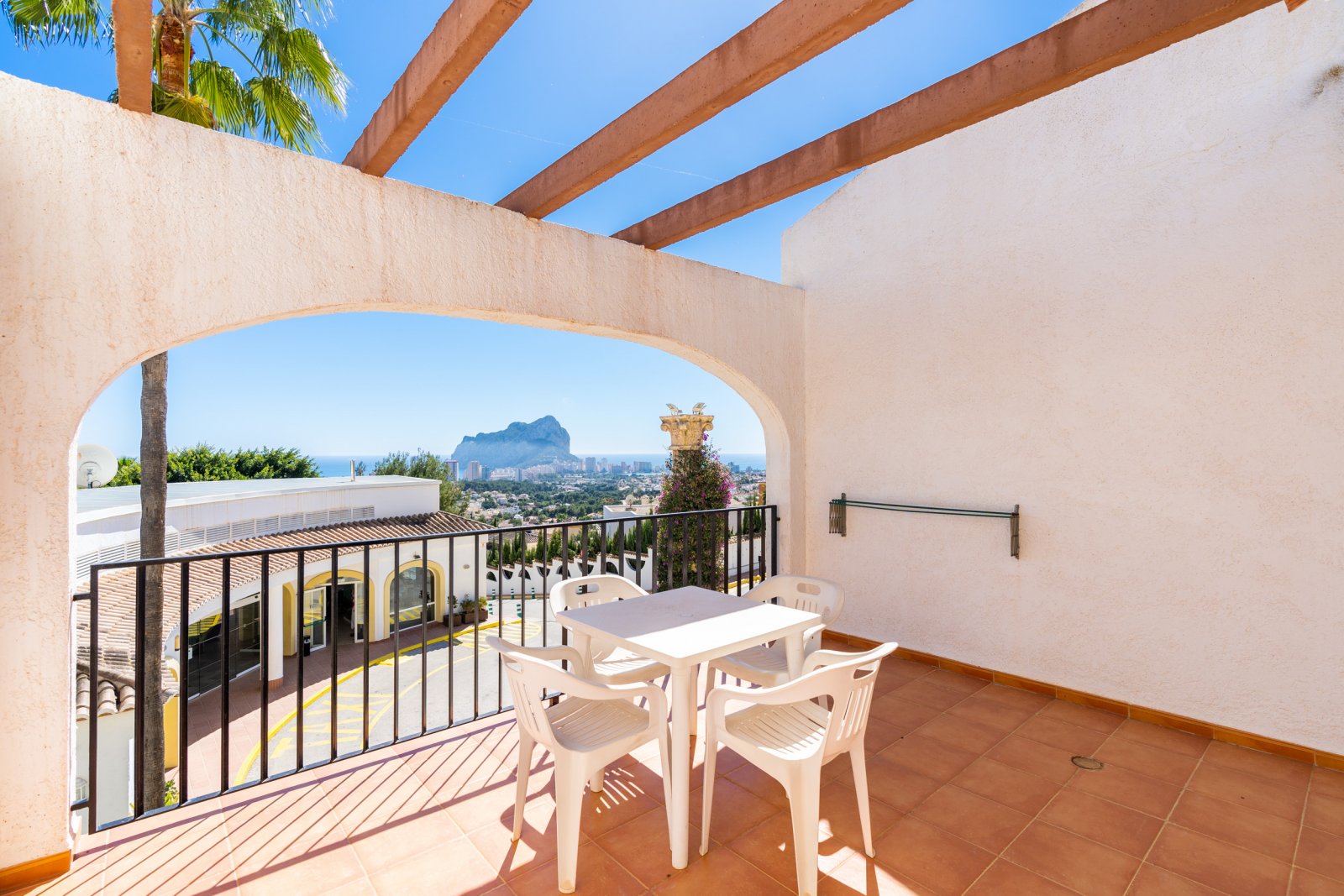  In der schönen Stadt Calpe gelegen, bietet diese Wohnanlage eine Vielzahl von Wohnmöglichkeiten, die auf unterschiedliche Bedürfnisse und Vorlieben z