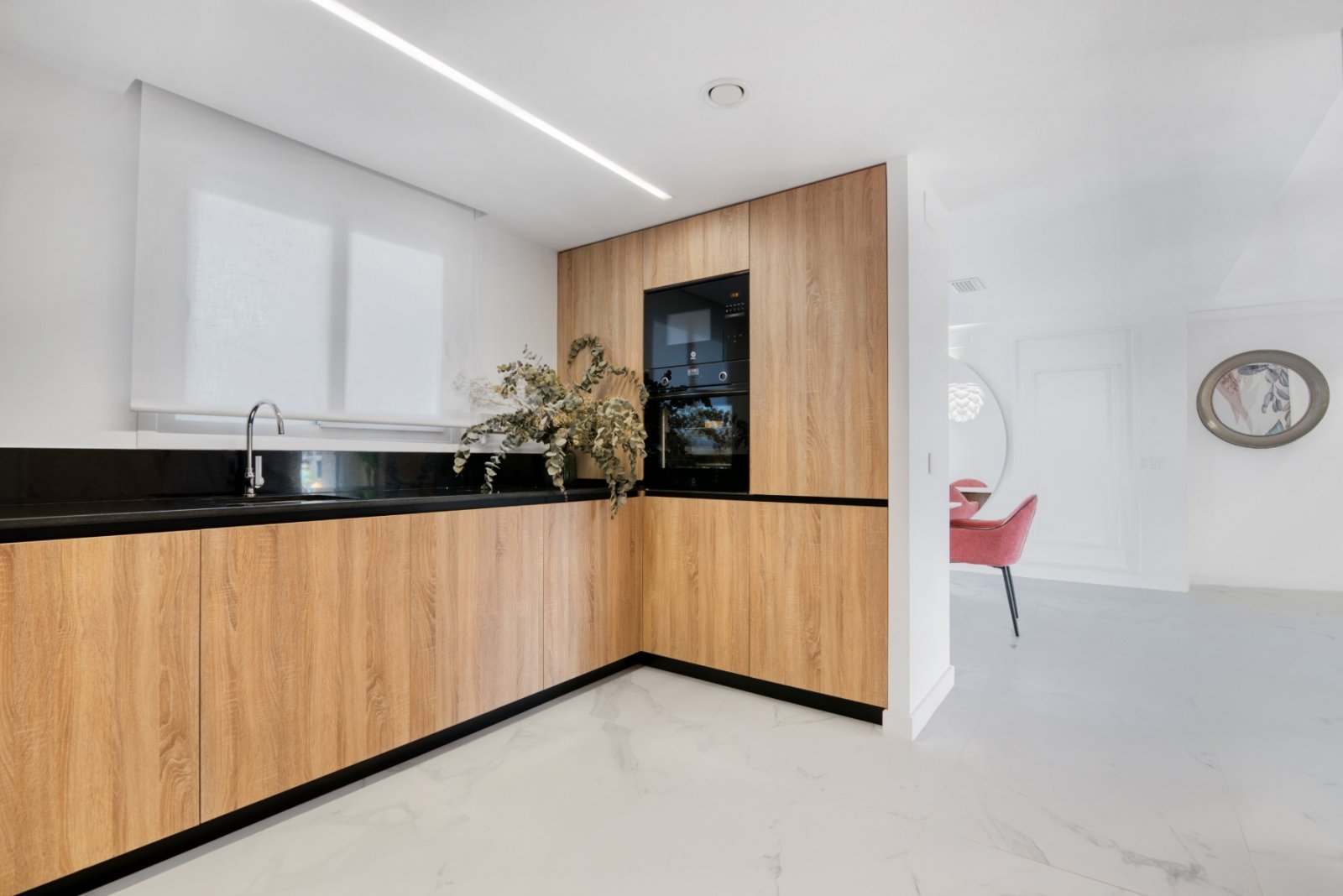 Experience luxury living with exclusive views of the sea and beach in Punta Prima, Torrevieja. This development offers 2- and 3-bedroom apartments,