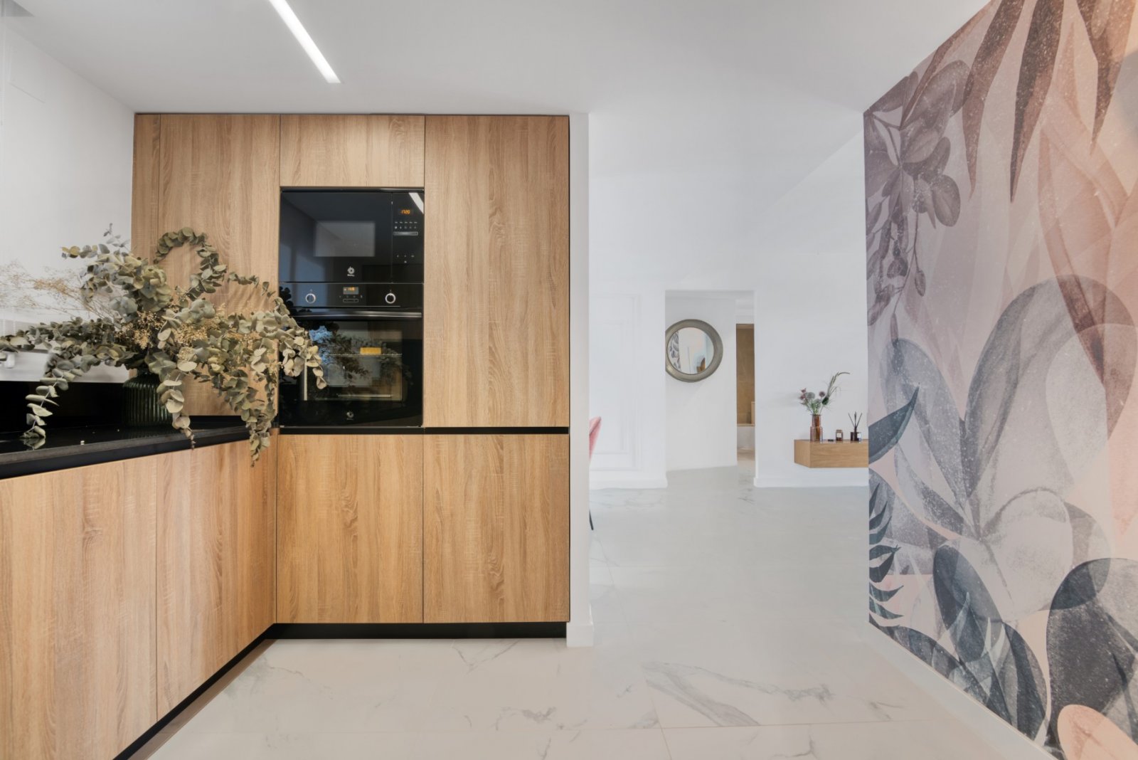 Experience luxury living with exclusive views of the sea and beach in Punta Prima, Torrevieja. This development offers 2- and 3-bedroom apartments,