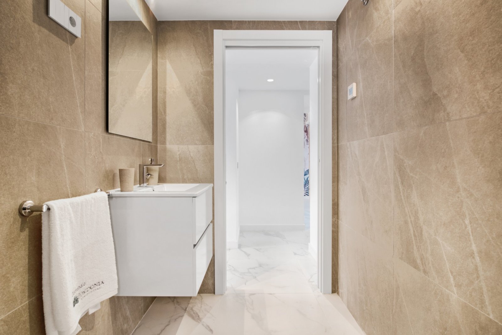 Experience luxury living with exclusive views of the sea and beach in Punta Prima, Torrevieja. This development offers 2- and 3-bedroom apartments,