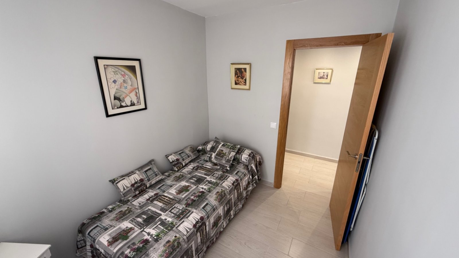 Komplett renovierte Wohnung in erster Meereslinie mit 3 Schlafzimmern.

Entdecken Sie die perfekte Mischung aus Luxus, Kom