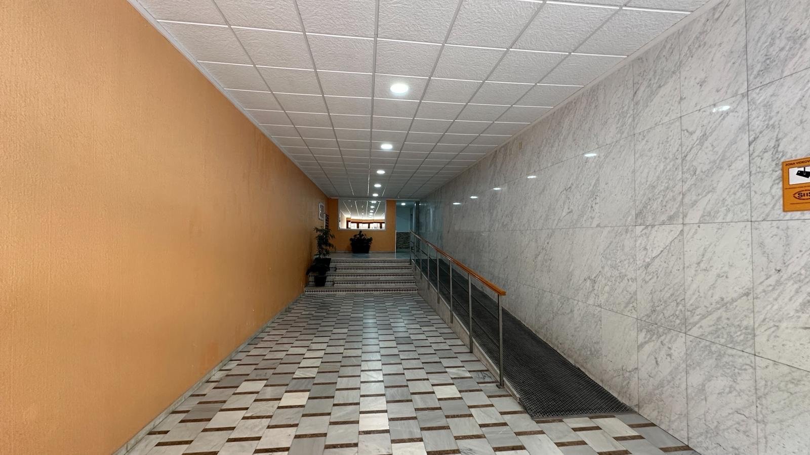  Willkommen in dieser wunderschön vollständig renovierten Wohnung in der begehrten Gegend Playa Acequión in Torrevieja. Nur 100 Meter vom Strand entfe