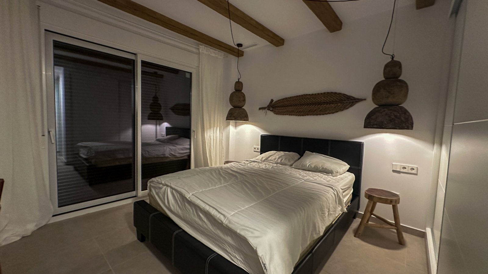  Moderne Erdgeschosswohnung in Playa Flamenca, Orihuela Costa, die komfortables und praktisches Wohnen in Meeresnähe bietet. Die Immobilie verfügt übe