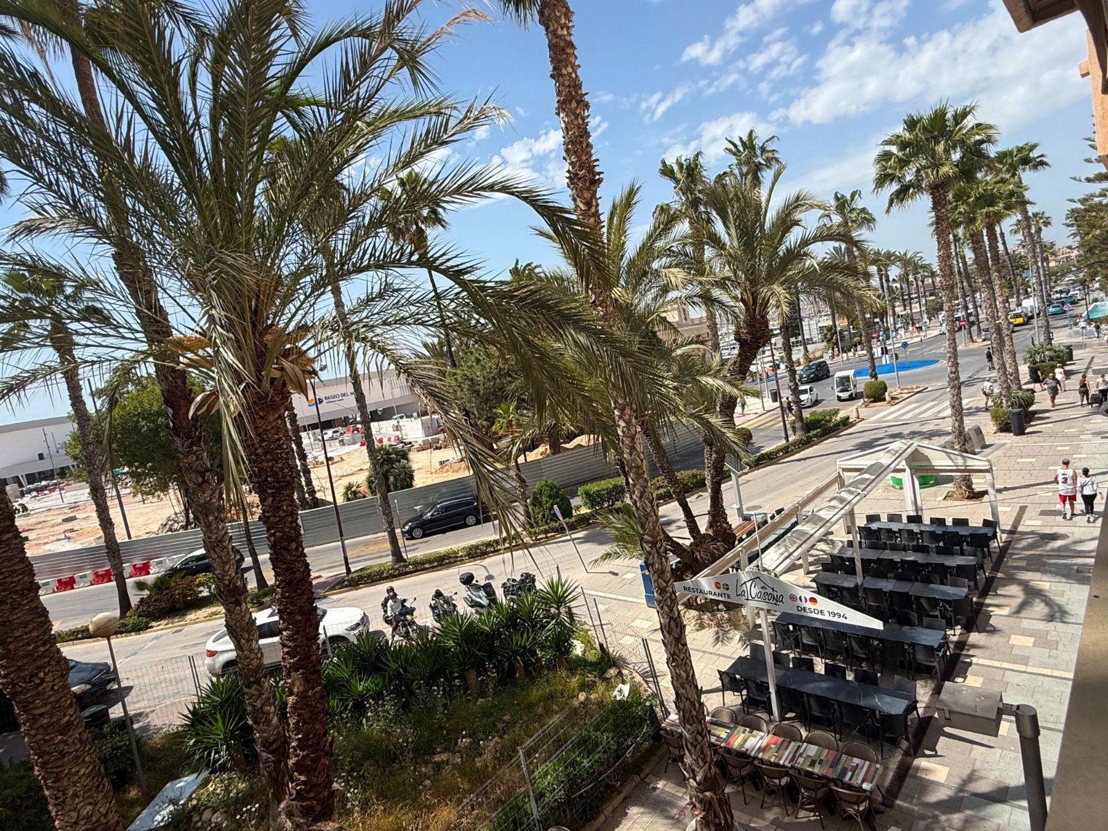 Wir präsentieren Ihnen diese spektakuläre, renovierte Wohnung im Herzen von Torrevieja, nur wenige Schritte vom neuen Yachthafen Paseo del Mar entfer
