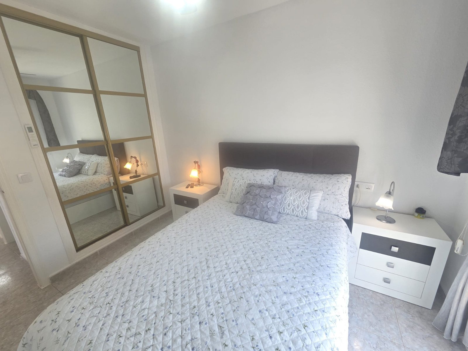   Beautifully presented 2-bedroom, 1-bathroom apartment for sale in the highly sought-after Verdemar III community, Villamartín, Orihuela Costa. Locat