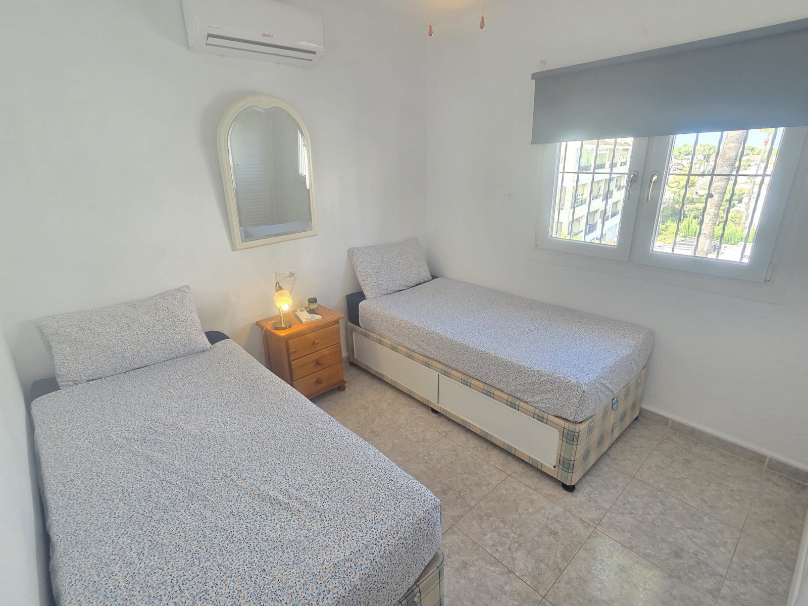   Beautifully presented 2-bedroom, 1-bathroom apartment for sale in the highly sought-after Verdemar III community, Villamartín, Orihuela Costa. Locat
