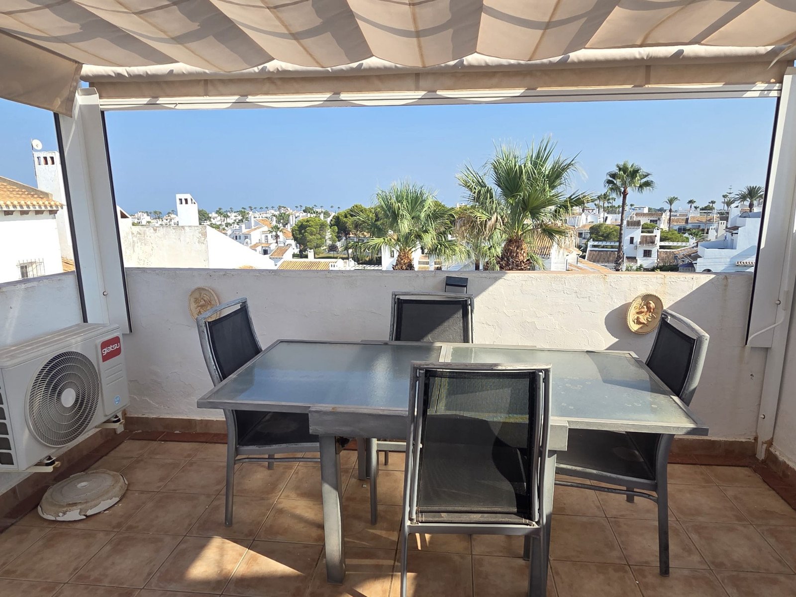   Beautifully presented 2-bedroom, 1-bathroom apartment for sale in the highly sought-after Verdemar III community, Villamartín, Orihuela Costa. Locat