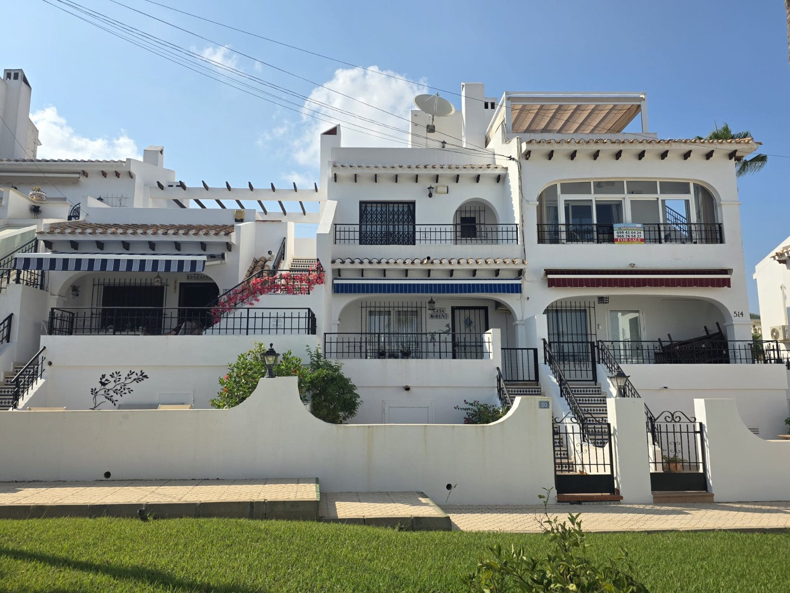   Beautifully presented 2-bedroom, 1-bathroom apartment for sale in the highly sought-after Verdemar III community, Villamartín, Orihuela Costa. Locat