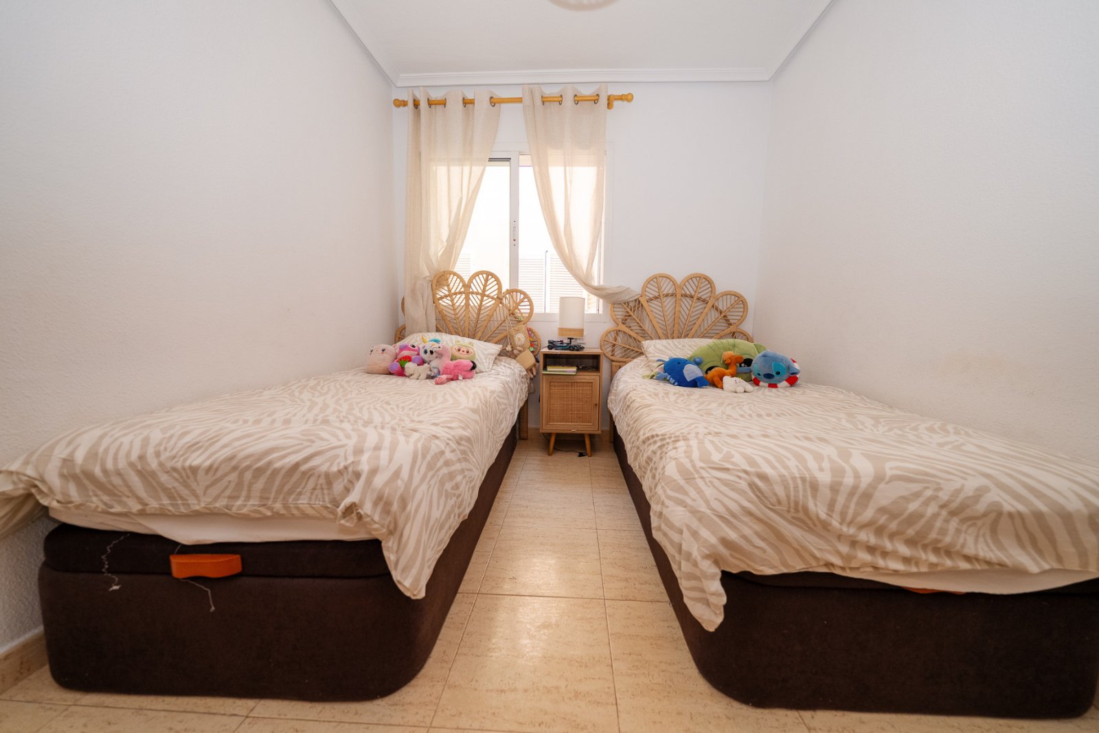 Gepflegte Dachgeschosswohnung in der etablierten Wohnanlage Rio Mar, Mil Palmeras, nur einen kurzen Spaziergang von der Küste und den Sandstränden vo