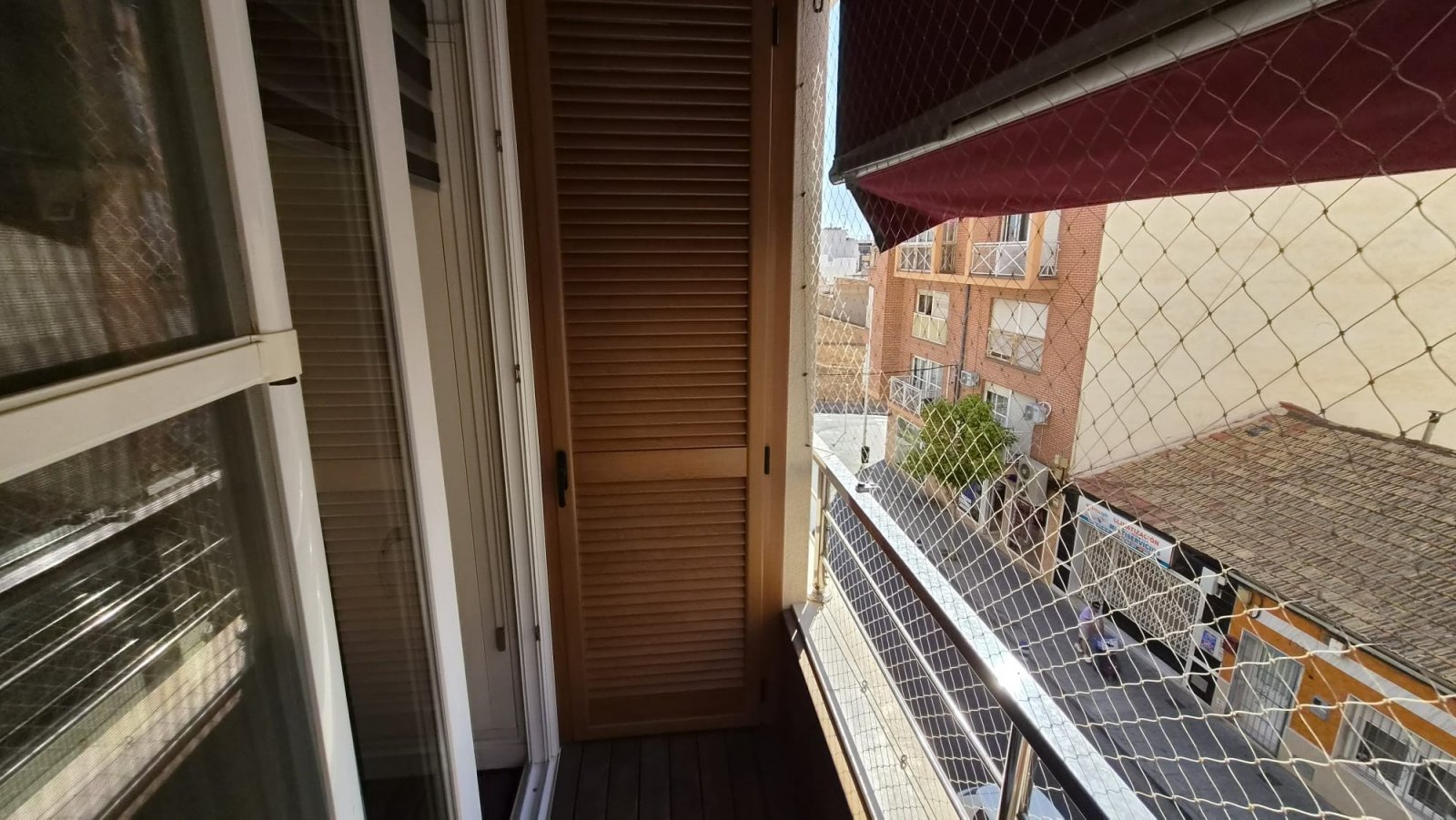 Spektakuläre Luxuswohnung mit 4 Schlafzimmern, die in 3 geräumige Schlafzimmer mit Ankleidezimmern umgewandelt wurden.

Di
