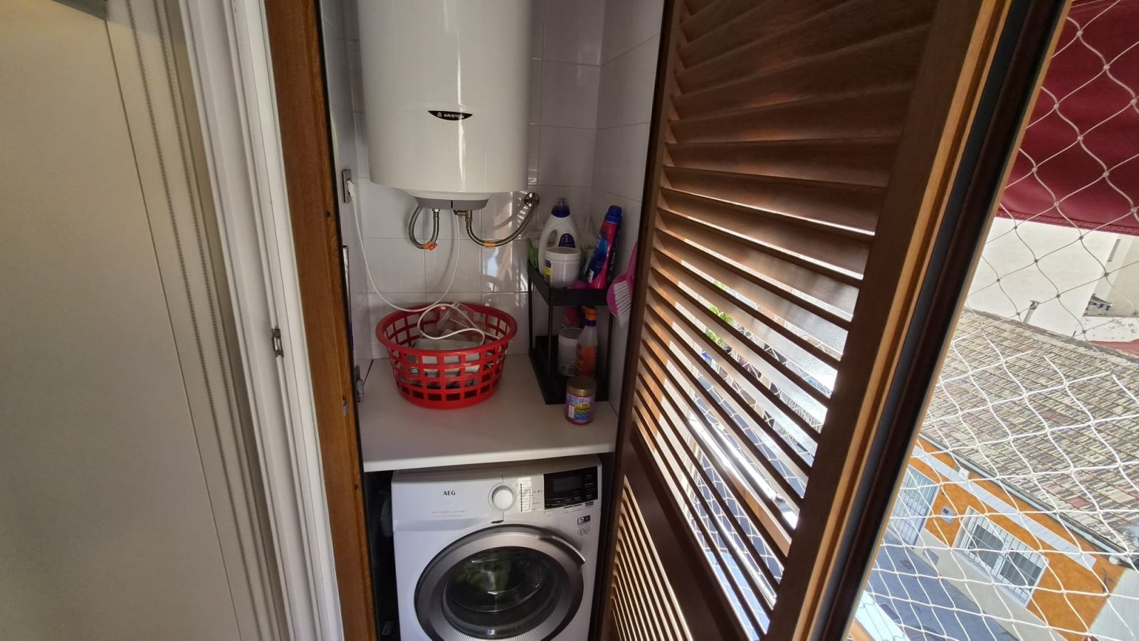 Spektakuläre Luxuswohnung mit 4 Schlafzimmern, die in 3 geräumige Schlafzimmer mit Ankleidezimmern umgewandelt wurden.

Di