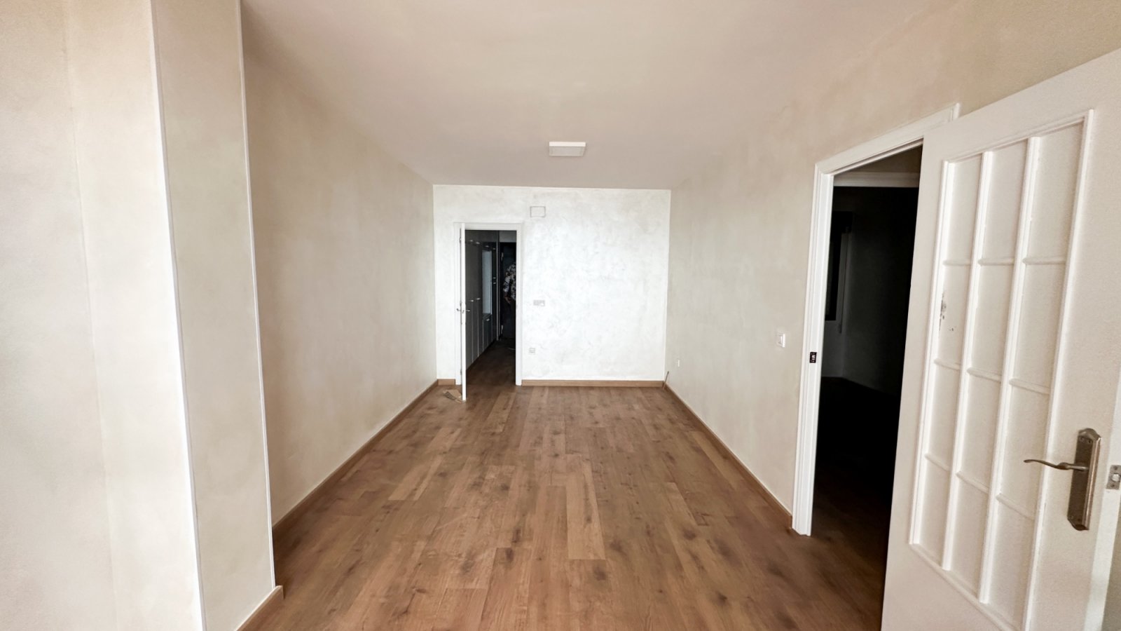 

Entdecken Sie diese helle, renovierte Wohnung im ersten Stock, gelegen in einer der gefragtesten Gegenden von Torrevieja