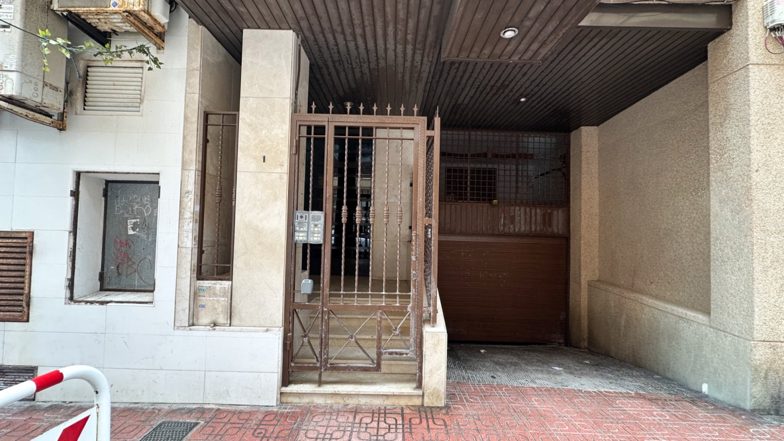 

Entdecken Sie diese helle, renovierte Wohnung im ersten Stock, gelegen in einer der gefragtesten Gegenden von Torrevieja