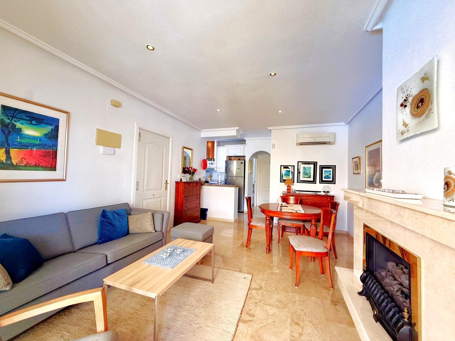   This apartment has lovely views over the communal pool and garden area along with views down to the sea from its south facing balcony and roof terra