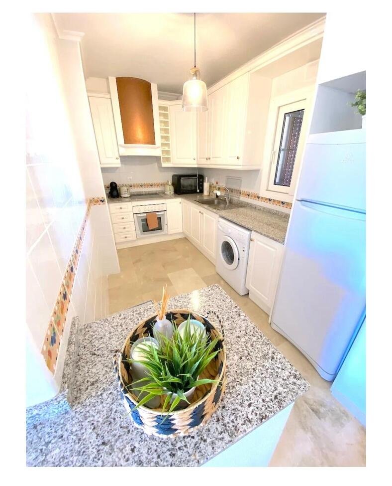 SOUTH-FACING 2 BEDROOM, 2 BATHROOM APARTMENT WITH PARKING & COMMUNAL POOL – PLAYA FLAMENCA
We are delighted to present this spacious t