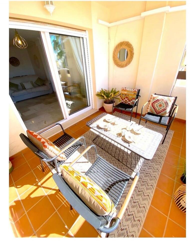SOUTH-FACING 2 BEDROOM, 2 BATHROOM APARTMENT WITH PARKING & COMMUNAL POOL – PLAYA FLAMENCA
We are delighted to present this spacious t