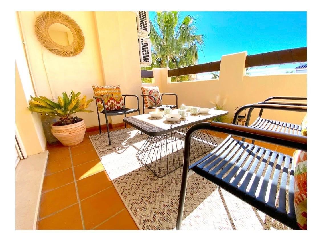 SOUTH-FACING 2 BEDROOM, 2 BATHROOM APARTMENT WITH PARKING & COMMUNAL POOL – PLAYA FLAMENCA
We are delighted to present this spacious t