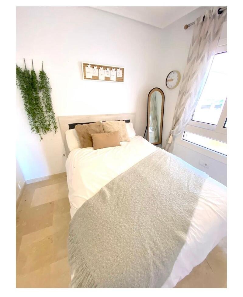 SOUTH-FACING 2 BEDROOM, 2 BATHROOM APARTMENT WITH PARKING & COMMUNAL POOL – PLAYA FLAMENCA
We are delighted to present this spacious t