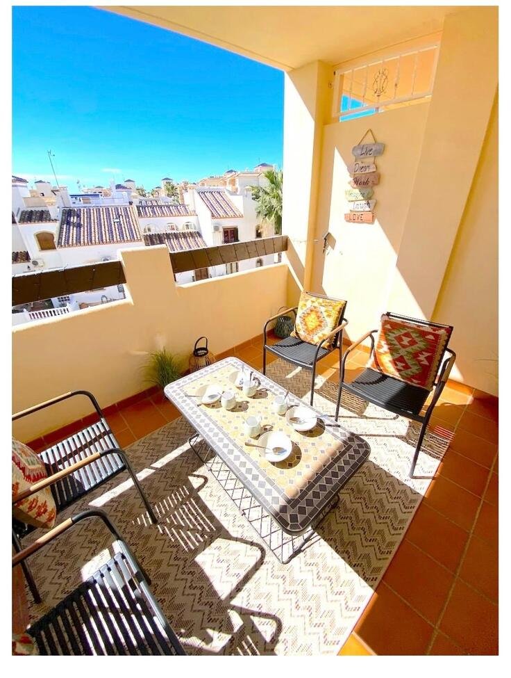 SOUTH-FACING 2 BEDROOM, 2 BATHROOM APARTMENT WITH PARKING & COMMUNAL POOL – PLAYA FLAMENCA
We are delighted to present this spacious t