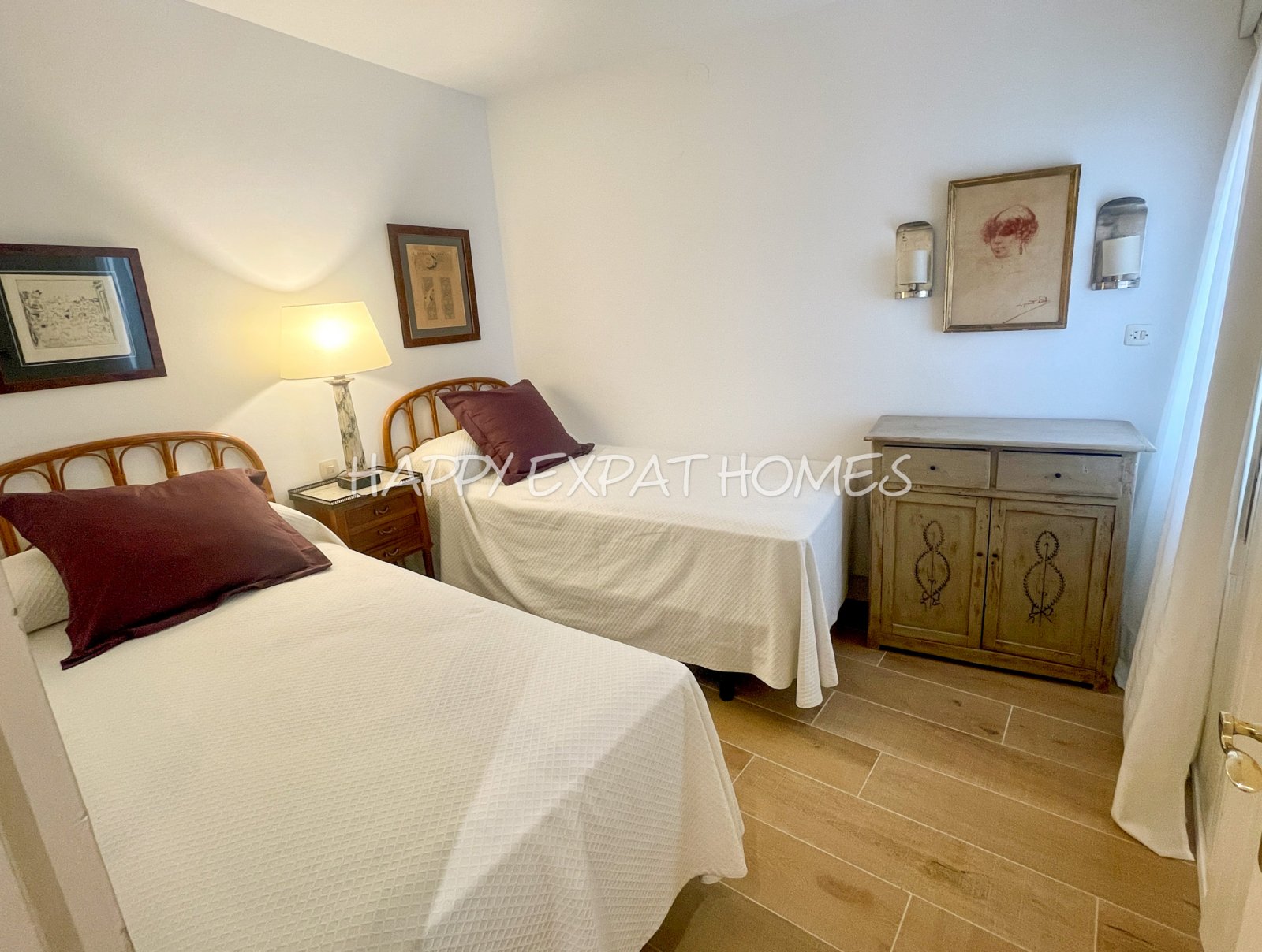 Fantastische Wohnung im Herzen von Sitges mit den besten Meerblicken. Vom Balkon aus kann man buchstäblich die Wellen des Meeres und die Glocken d