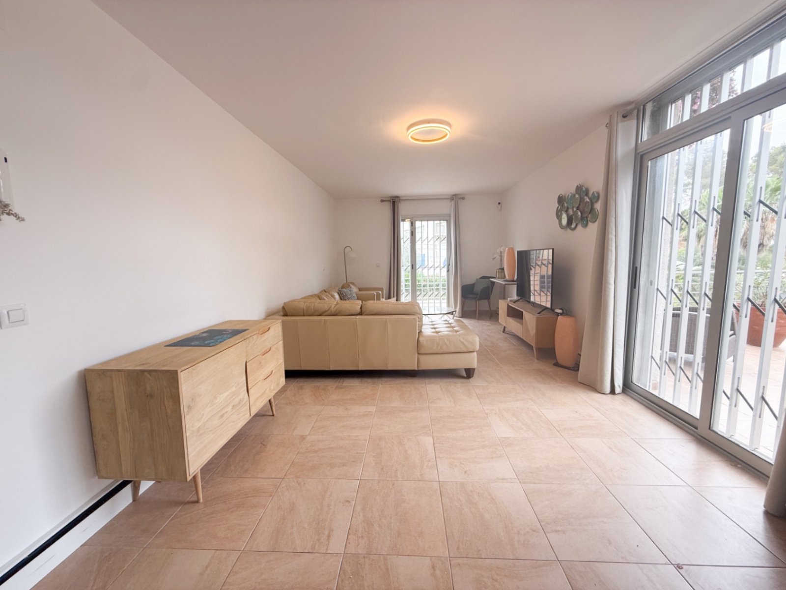 Detachiertes Haus mit 209 m², auf einem Grundstück von 817 m² und verkauft zusammen mit dem angrenzenden Grundstück von 812 m², das insgesamt 1.6