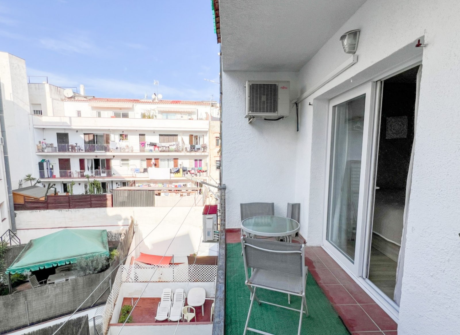 Charmante renovierte Wohnung zum Verkauf im Herzen von Sitges Schöne Wohnung zum Verkauf im Zentrum von Sitges, gelegen in einem Gebäude mit nur w