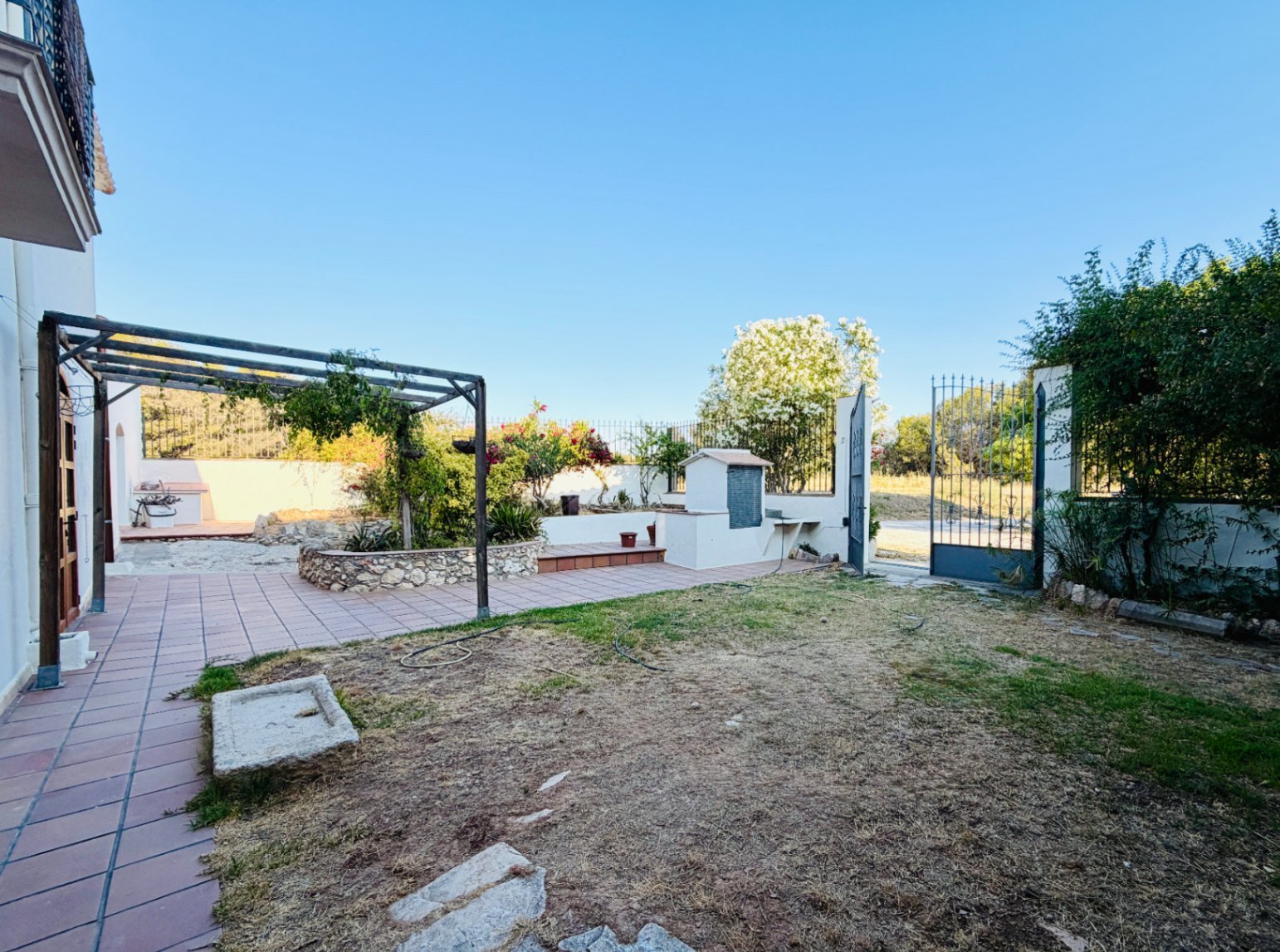 Wunderschön renovierte Masia aus den 1850er Jahren mit Natursteinpool – Langzeitmiete Lage: Landschaft nahe Olèrdola (Region Penedès), 3 km nach V