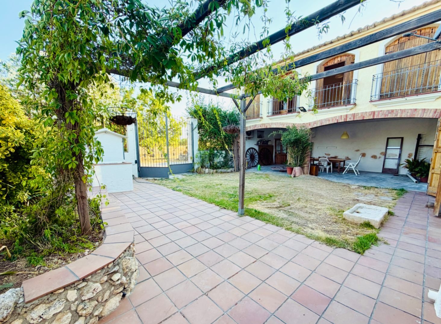 Wunderschön renovierte Masia aus den 1850er Jahren mit Natursteinpool – Langzeitmiete Lage: Landschaft nahe Olèrdola (Region Penedès), 3 km nach V