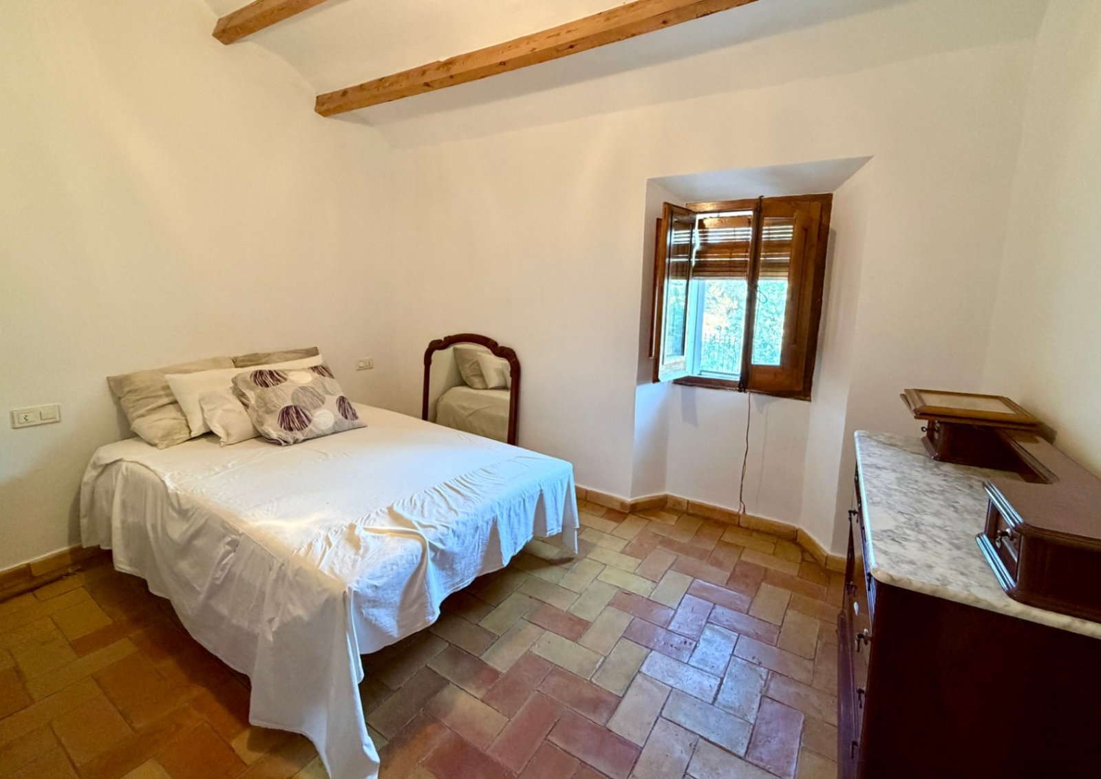 Wunderschön renovierte Masia aus den 1850er Jahren mit Natursteinpool – Langzeitmiete Lage: Landschaft nahe Olèrdola (Region Penedès), 3 km nach V