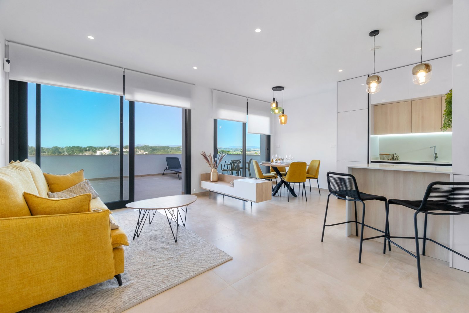 In der charmanten Stadt Torrevieja gelegen, bietet dieser Wohnkomplex eine Auswahl von 34 High-Bungalow- und Low-Bungalow-Immobilien. Diese Wohnungen