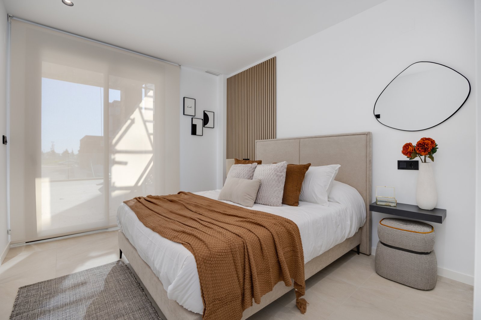  In der charmanten Stadt Los Alcázares gelegen, bietet dieser Wohnkomplex eine Vielzahl von Wohnmöglichkeiten, die sich an unterschiedliche Bedürfniss