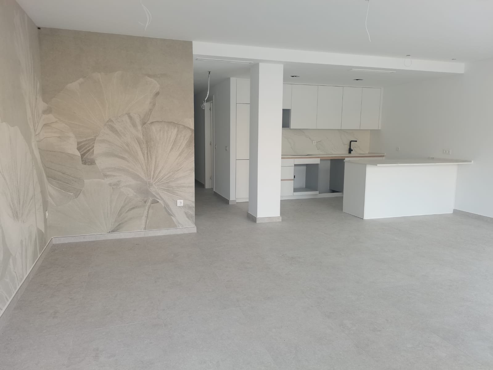  In der charmanten Stadt Torrevieja gelegen, bietet dieses exklusive Immobilienangebot zwei Erdgeschosswohnungen. Diese Wohnungen sind für diejenigen 