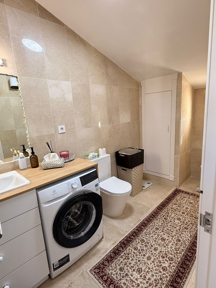 This beautifully renovated and fully furnished 138m² apartment offers spacious, modern living with high-quality finishes throughout. Designed for co