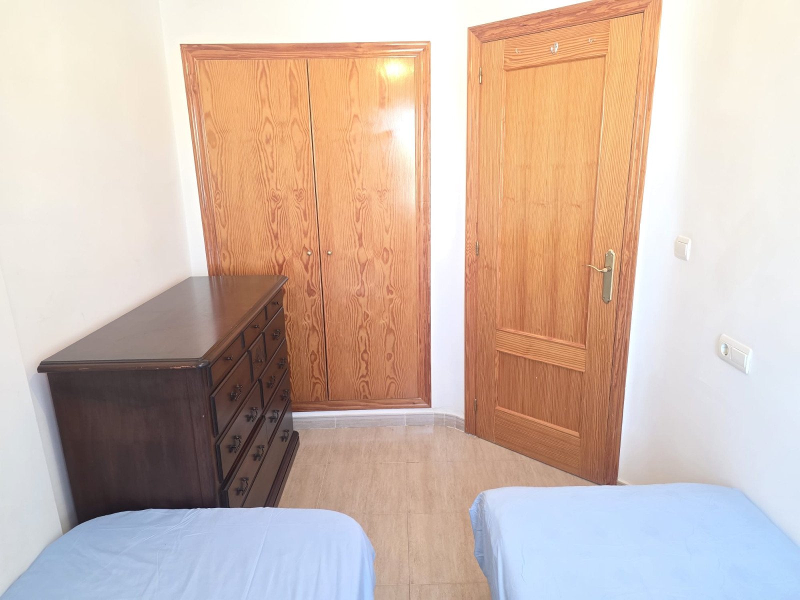 In der beliebten Gegend von El Galán in Orihuela Costa, unweit von Villamartín an der begehrten Costa Blanca Süd, bietet dieses charmante Penthouse-A