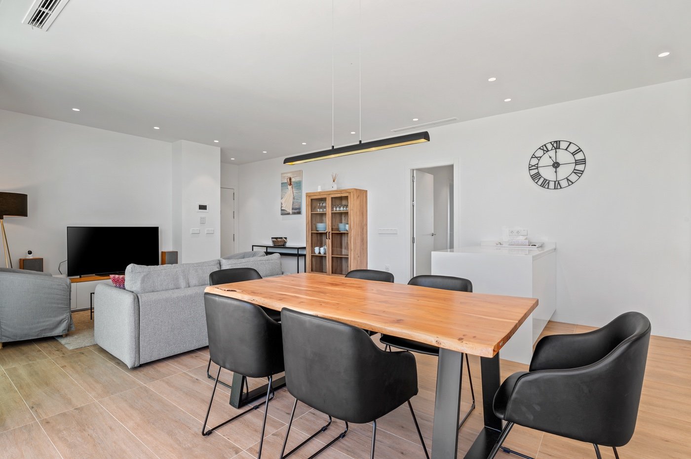 Erleben Sie mediterranes Wohnen der Extraklasse in diesem exklusiven Luxusapartment in der begehrten Wohnanlage Níspero innerhalb des Las Colinas Gol
